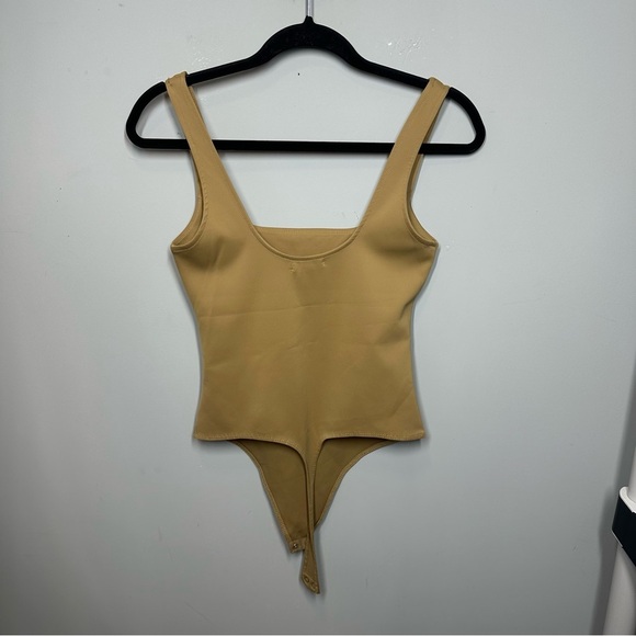 Good American Scuba Modern Tank Bodysuit in Pecan - Picture 6 of 6